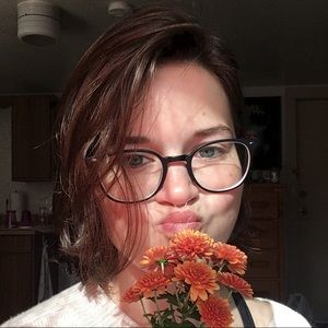 Meet your Posher, Chloe